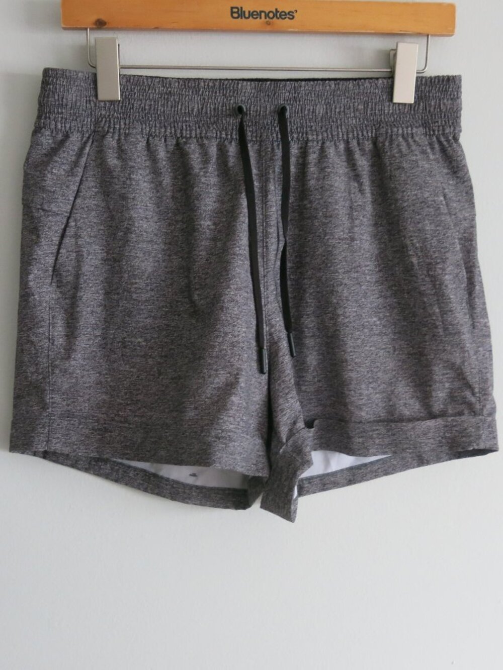 Lululemon Athletica Spring Break Away Short Heather Lux Multi Black - Size 8 - Picture 5 of 7